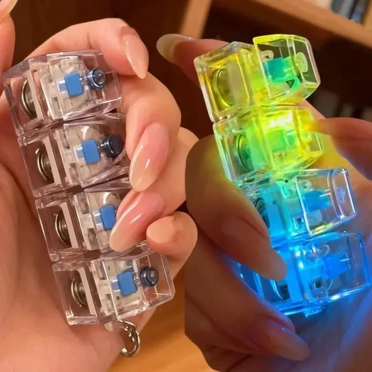 Clicky Keyboard Keychain – Portable Stress Relief & Focus Fidget Toy